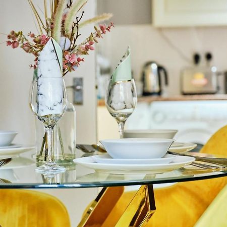 Stylish 2 BR in Clifton - Garden Appartement Bristol Buitenkant foto